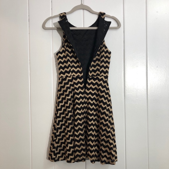 Ark & Co. Black and Gold Chevron Dress - Picture 5 of 5